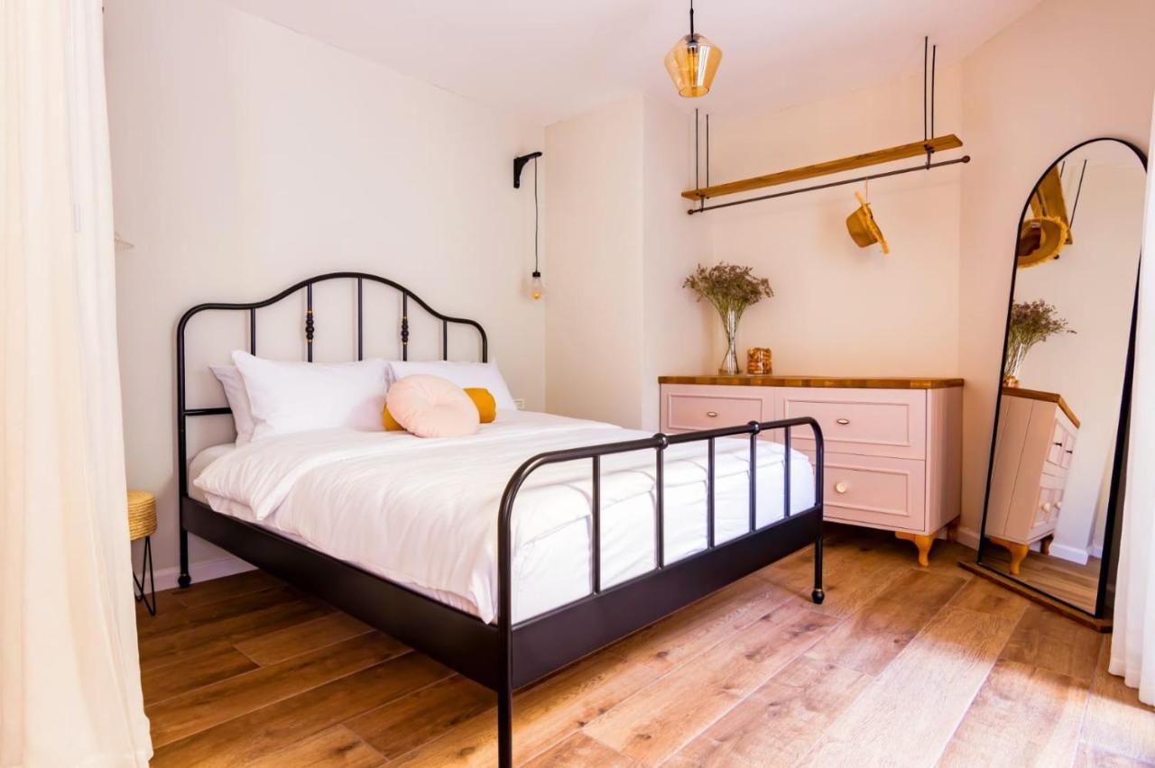 Jabotinsky 37 Bed & Breakfast Zikhron Ya'akov Exterior photo